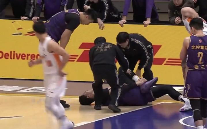 龙珠体育直播电脑版-媒体人：崴脚退赛的沈梓捷赛后没有去医院，脚踝问题不大